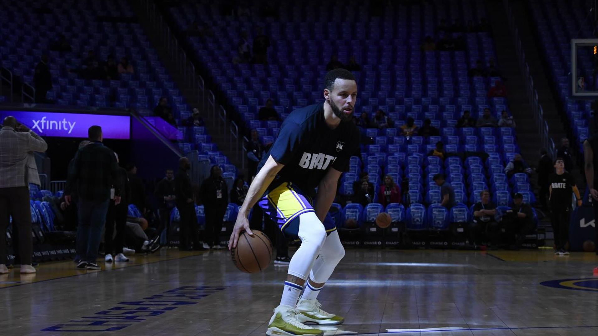 Stephen Curry practices dribbling before the game starts.
